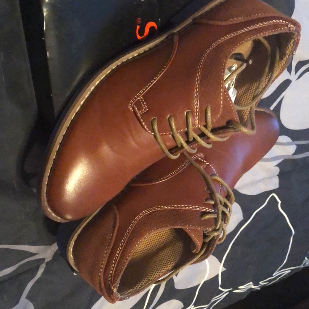 Boys size 1.5 dress shoes color dark luggage